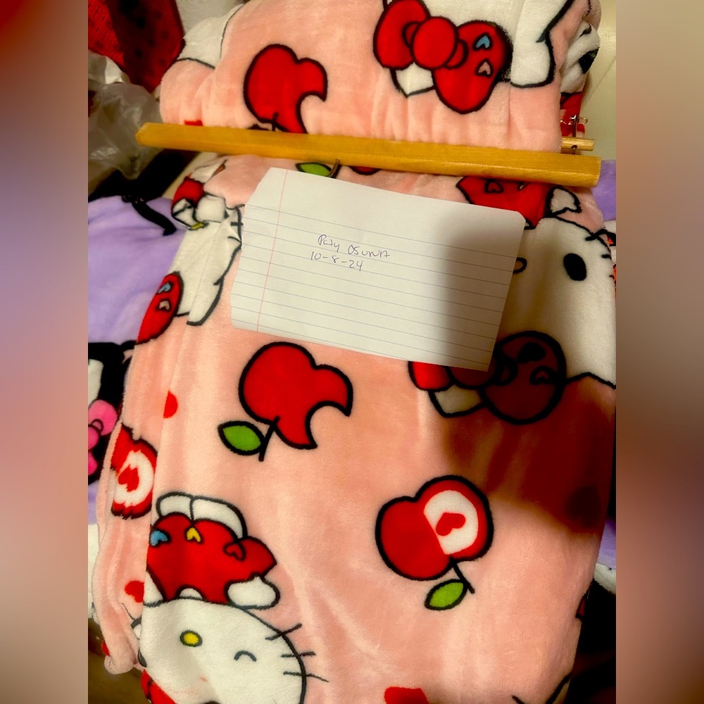 Hello Kitty NEW RELEASE Apple and heart blanket